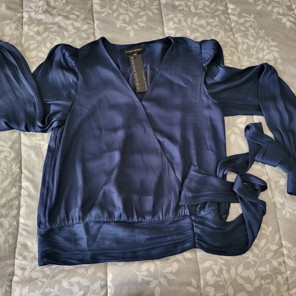 NWT Banana Republic Midnight Blue Satin Tie/Sash Blouse XS - Picture 3 of 5